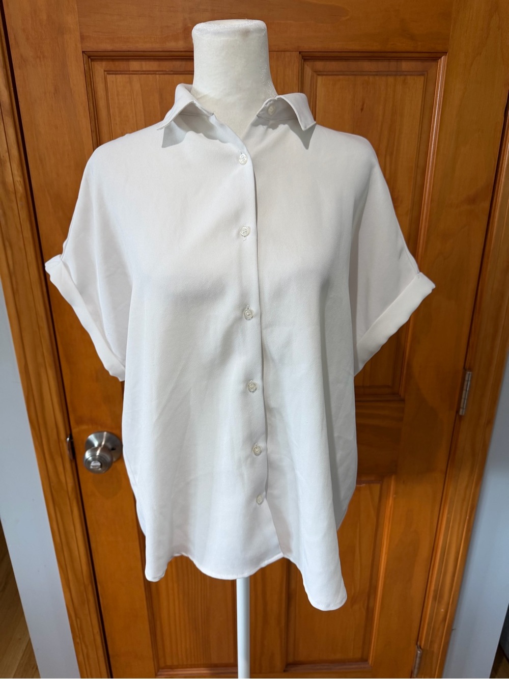 GU White Short-Sleeve Button-Up Women's Top